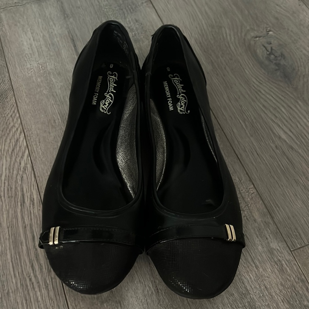 Close toed formal sandals